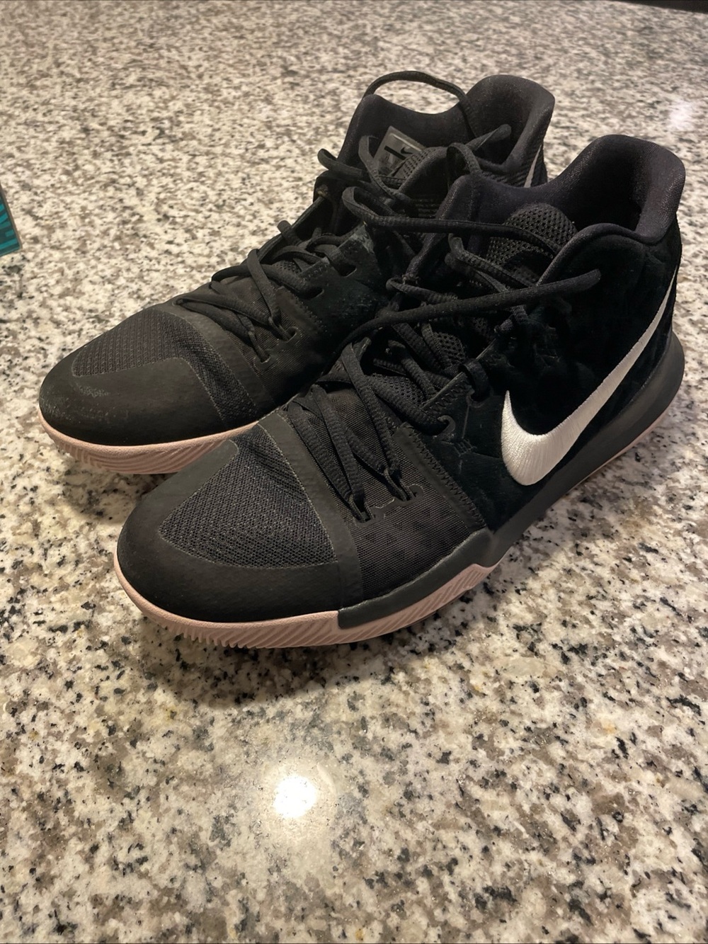 Nike Men's Kyrie 3 Black Suede 852395